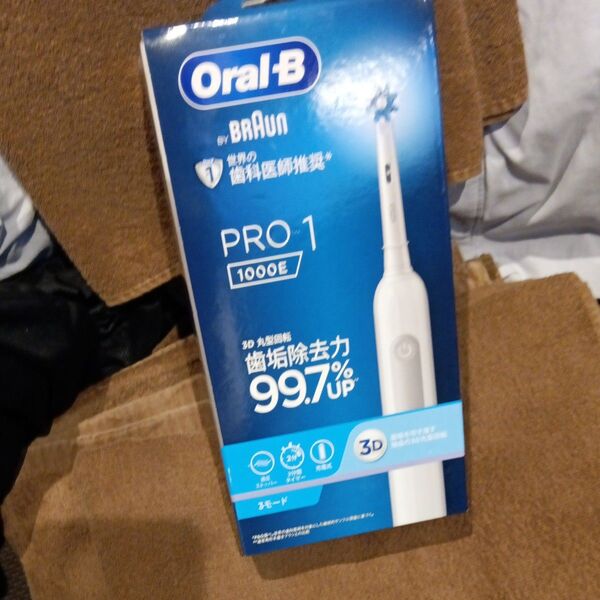 Oral-B ☆by Braun ☆電動歯ブラシ PRO1 1000E ホワイト☆新品未使用