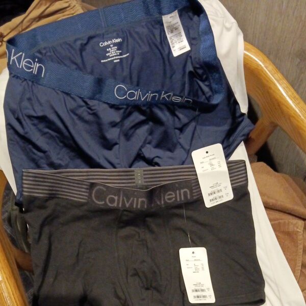 特価!☆Calvin Klein 【上位モデル】☆ボクサータイプMサイズ 2枚ネイビー、ブラック☆ 新品未使用☆店頭3000円×2