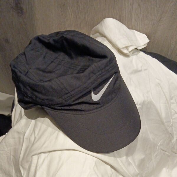 週末恒例!クリアランスセール!NIKE ☆ランニングキャップ ☆Dri Fit☆ブラック☆新品未使用