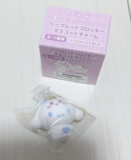 ちいかわ サンリオ フロッキーマスコット キーチェーン ハチワレ うさぎ モモンガ キティ シナモンロール ポムポムプリン クロミ