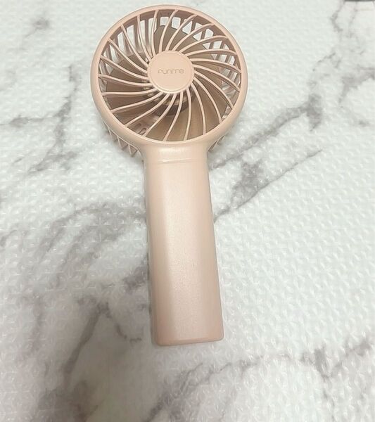 美品funme ミニ扇風機 ハンディファン コーラルピンク充電器ケーブル付き!