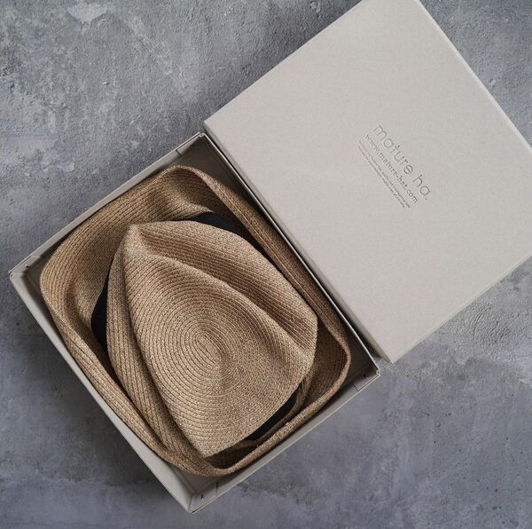 mature ha. マチュアーハ BOXED HAT 104(つば幅7cm)ボックスハット ペーパーハット 麦わら帽子