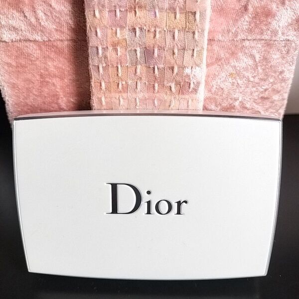 Diorディオールスノーホワイトピュア&パーフェクトファンデーション