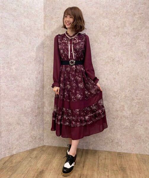 axes femme ★薔薇柄 フラワープリントレーシーワンピース ワイン