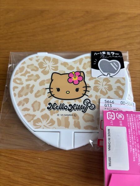 ハローキティ サンリオ ハート型ミラー 鏡 手鏡 キティ ハローキティ 日焼けキティ ヘアブラシ しまむら GOGOギャル
