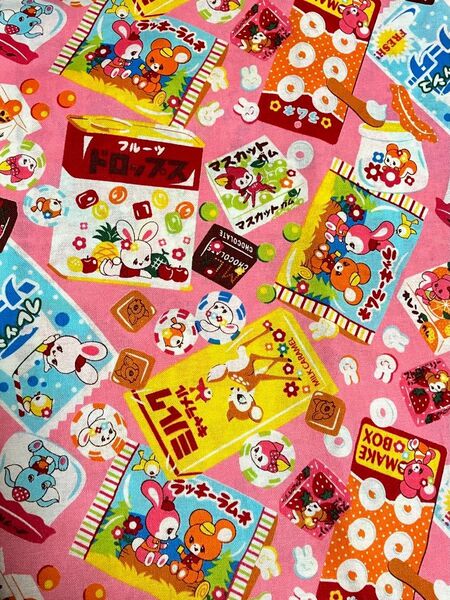 はいから横丁 お菓子パッケージ柄 生地 ピンク レトロ はぎれ