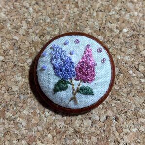 ライラックの刺繍 木枠ブローチ ハンドメイド