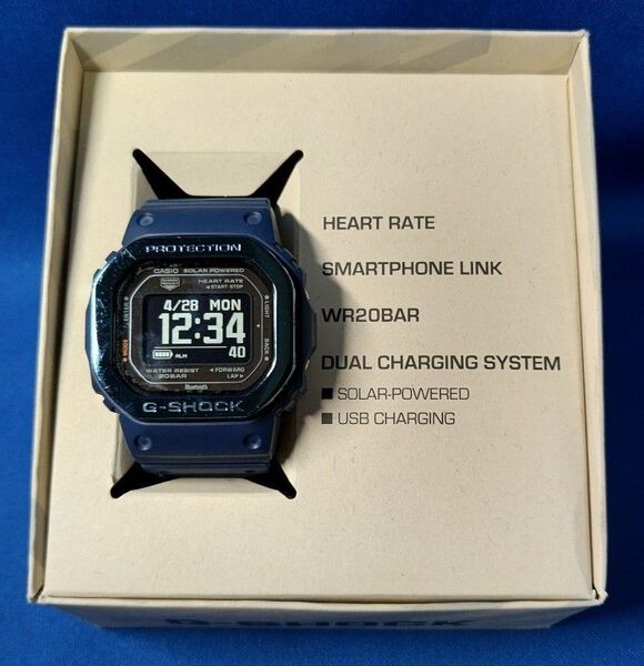 【良品】CASIO G-SHOCK DW-H5600 電波ソーラー G−SQUAD ネイビー
