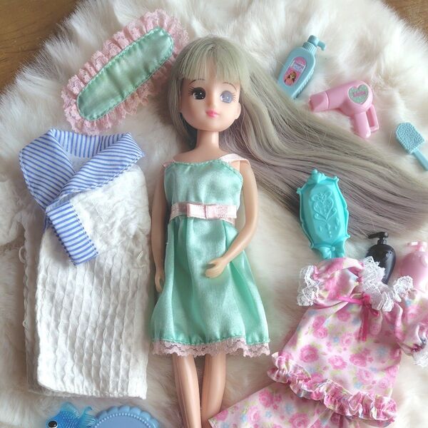 ※クーポンでお得に購入! リカちゃん 人形とドレス、小物セット バスタイム