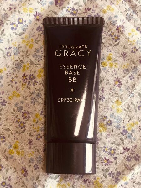 インテグレートグレイシィ エッセンスベースBB SPF33 PA++