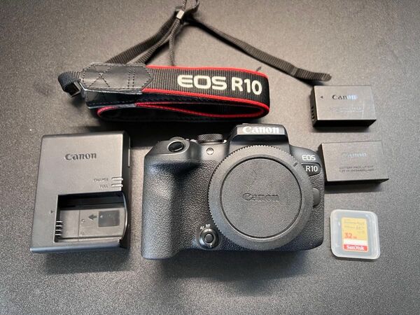 Canon EOS R10 ボディ(美品)バッテリー SDカード ストラップ 充電器