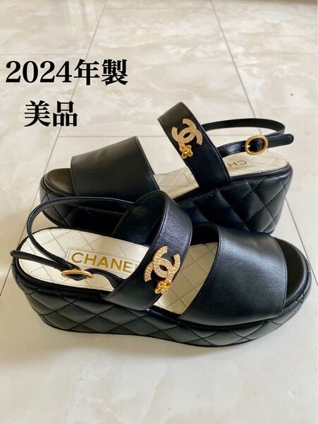美品 2024年製 シャネル ラムスキン ロゴ ブラック スポーツ サンダル フットベット 24cm 箱 保存袋 CHANEL