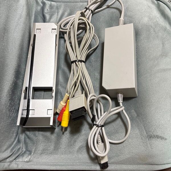 任天堂 Wii 純正品 ACアダプター、AVケーブル、専用スタンドセット
