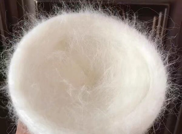 高級 キッドモヘヤ パールホワイト 糸重さ150g Supersoft スーパーソフト 自然光撮影