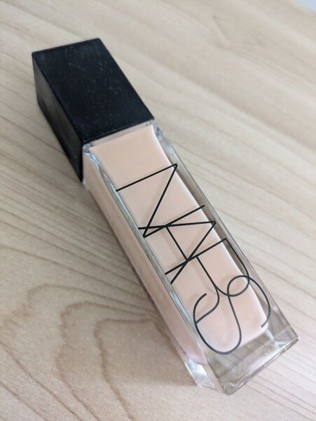 NARS ナチュラルラディアントロングウェアファンデーション