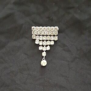 ラインストーン ブローチ