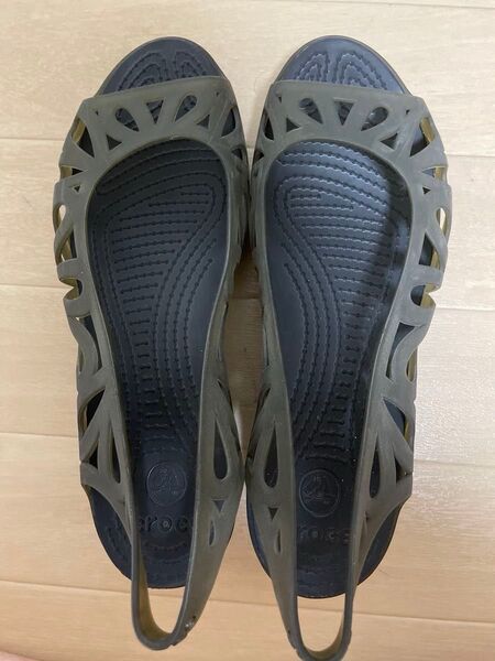 Crocs レディース サンダル カーキ W7