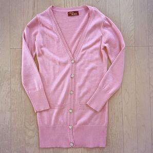 CECIL McBEE(セシルマクビー)ロゴ入りカメリアボタン付きロングカーディガン ピンク系 サイズ38