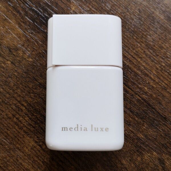 medialuxe メディアリュクス リキッドファンデーション 01