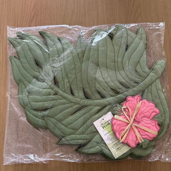 ランチョンマットとコースター4組セット Hawaiiana FLORA COLLECTION
