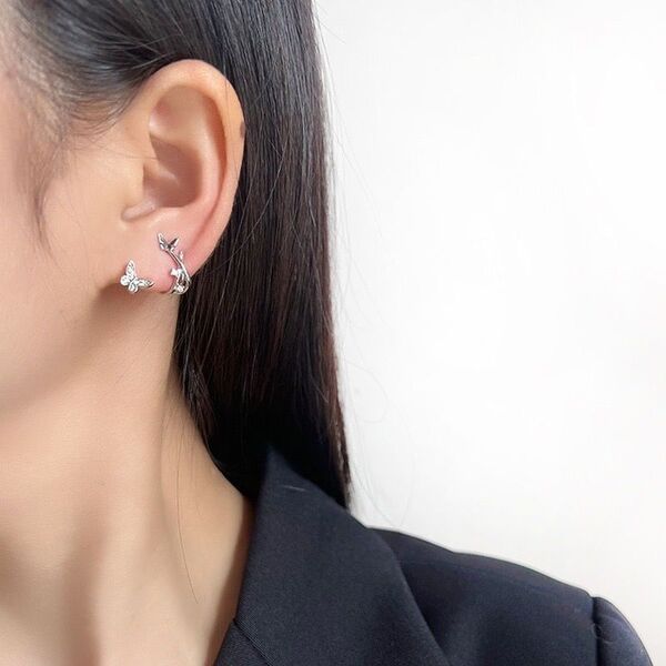 蝶 ピアス シルバー 個性的 小ぶり フィット レディース シンプル