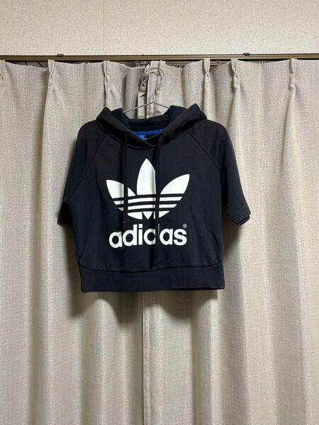 adidas パーカー クロップド丈