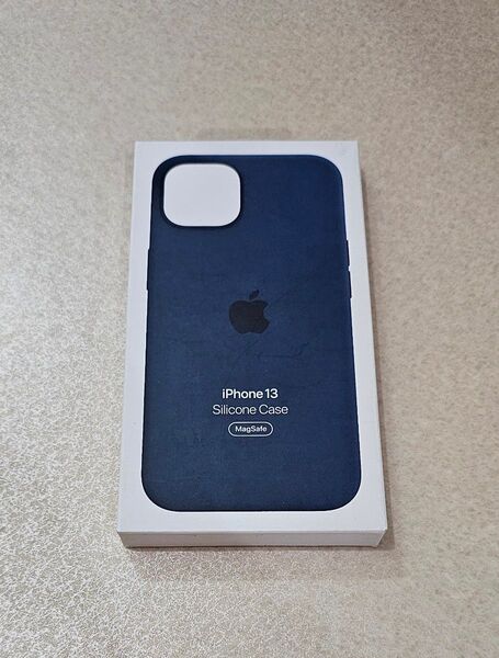 【純正】新品 iPhone13 シリコンケース アビスブルー アップル