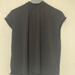 トップス 黒 シンプル
