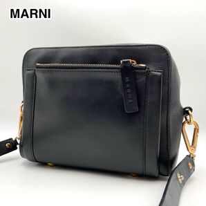 希少モデル【美品】MARNI マルニ ショルダーバッグ カメラバッグ 黒 レザー BOX型 ロゴ型押し 近年モデル ミニバッグ