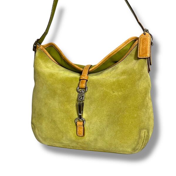 【良品】希少 COACH コーチ ワンショルダーバッグ スエード×レザー 本革 肩掛け 金具 黄緑 グリーン系 チャーム付