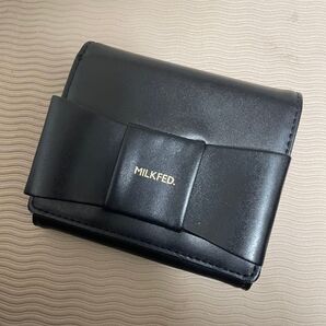 MILKFED 二つ折り財布 ウォレット ブラック系 リボン 小銭入れ 札入れ