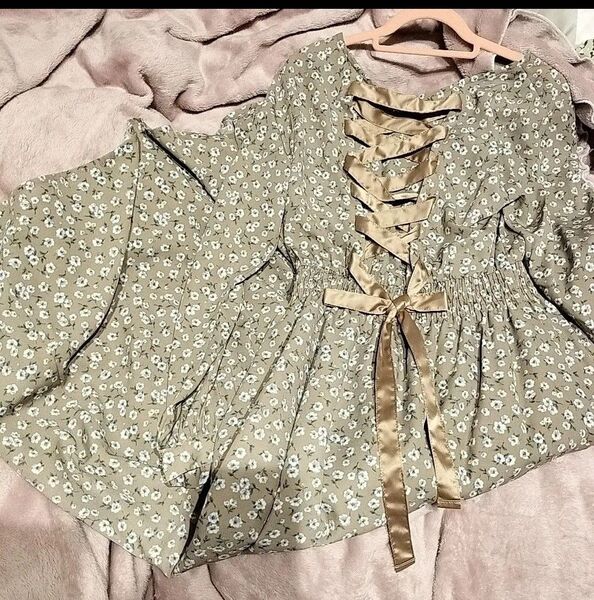 【タグ無し新品】マジェスティックレゴン バックレースアップロングワンピース 花柄