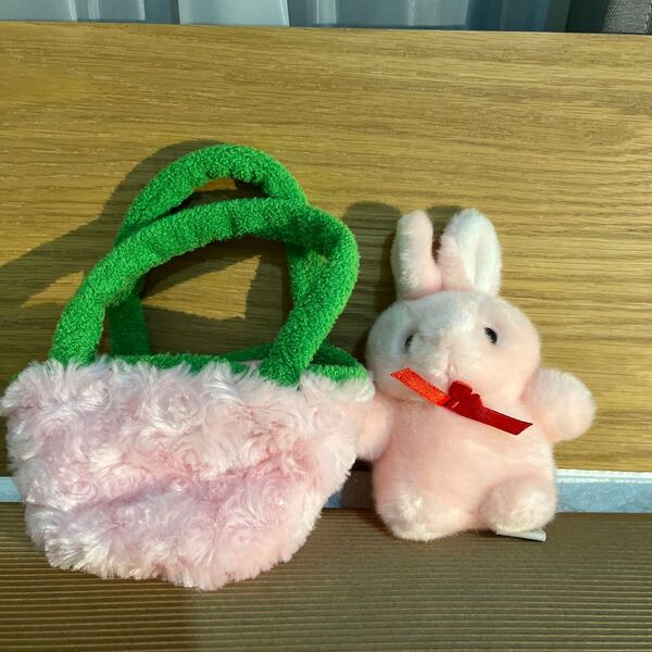 うさぎのぬいぐるみとミニバッグ 2個セット