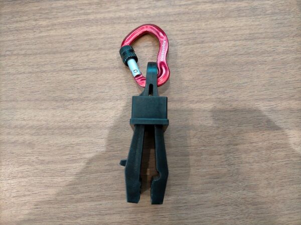 テントクリップ 1個 alpinismoカラビナ付 タープクリップ 軽量 コンパクト アウトドア キャンプ 登山