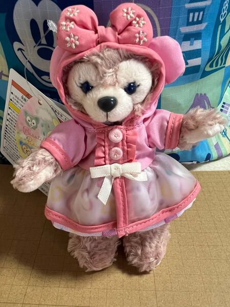 ディズニーシー ダッフィフレンズ ビューティフルレイニーデイズ2022 シェリーメイぬいぐるみバッジ 新品、未使用