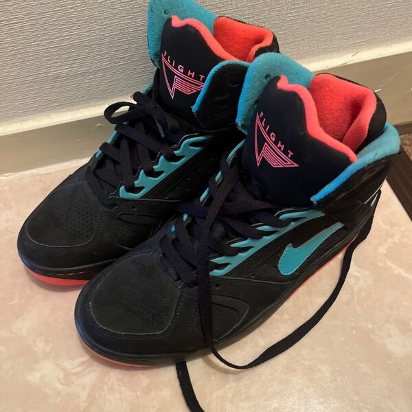 スニーカー ナイキ NIKE 黒 アディダス