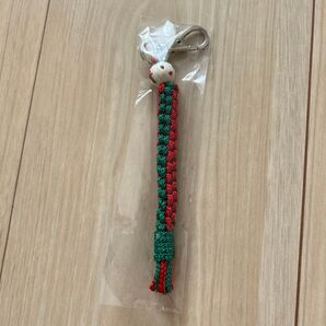 ハンドメイド ストラップ こけしのキーホルダー 赤 緑 編み込み 新品