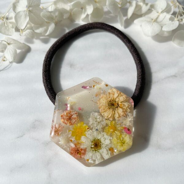 209.レジン ドライフラワー ヘアゴム マトリカリア ハンドメイド