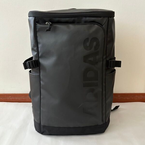 adidas アディダス ボックス型リュック バックパック 31L ブラック 黒