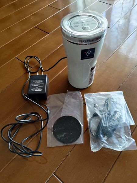 SHARP 高濃度プラズマクラスター搭載 イオン発生機 車載用カップ ホワイト IG-CC15-W ACアダプタ付き (中古)