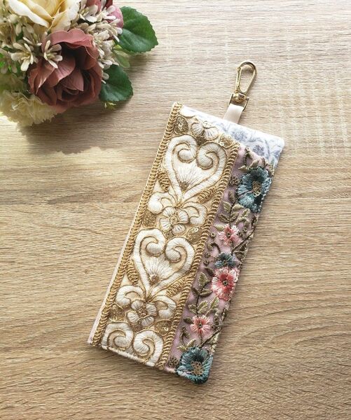 ☆ハンドメイド☆インド刺繍リボン メガネケース・2