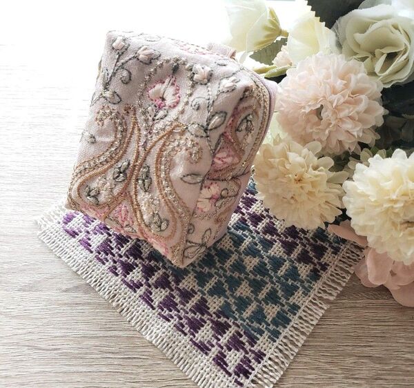 ☆ハンドメイド☆インド刺繍生地 ミニポーチ、BOXミニポーチ(縦長)・16