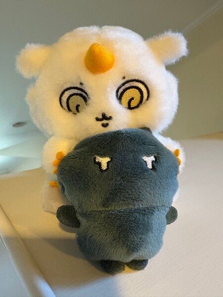 ちいかわ あのこ デスクトップから見守るひっかけぬいぐるみ