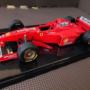 1/18フェラーリ F310B #6 E.アーバイン Marlboroロゴ