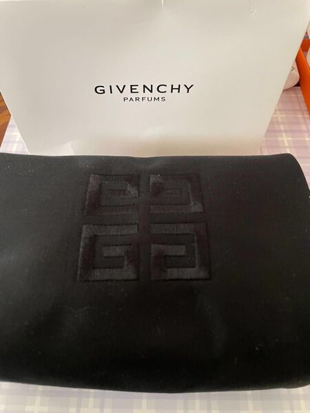 一点限り箱付き正規品新品未使用 GIVENCHY刺繍式 ノベルティ ポーチ