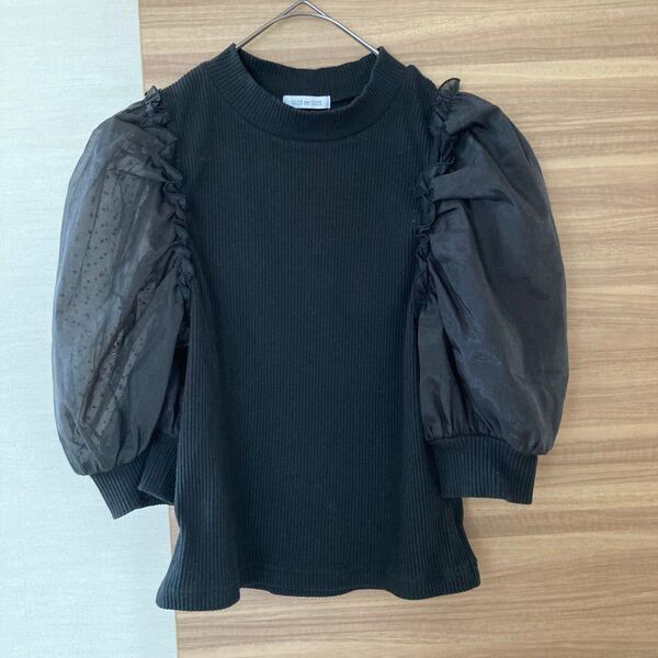 オリーブデオリーブ OLIVE des OLIVE ブラックのふんわり袖トップス