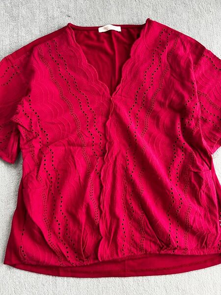 レース模様 刺繍ブラウス 半袖Vネック レッド M