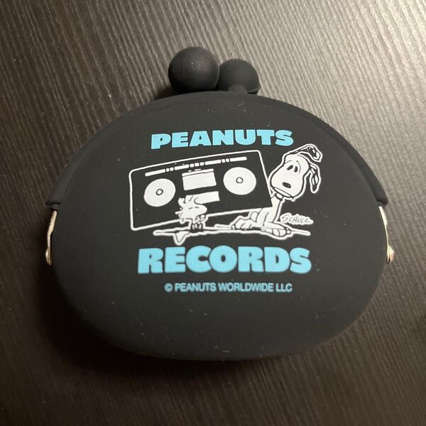 スヌーピー シリコン がま口 コインケース ポーチPEANUTS 黒 レコード