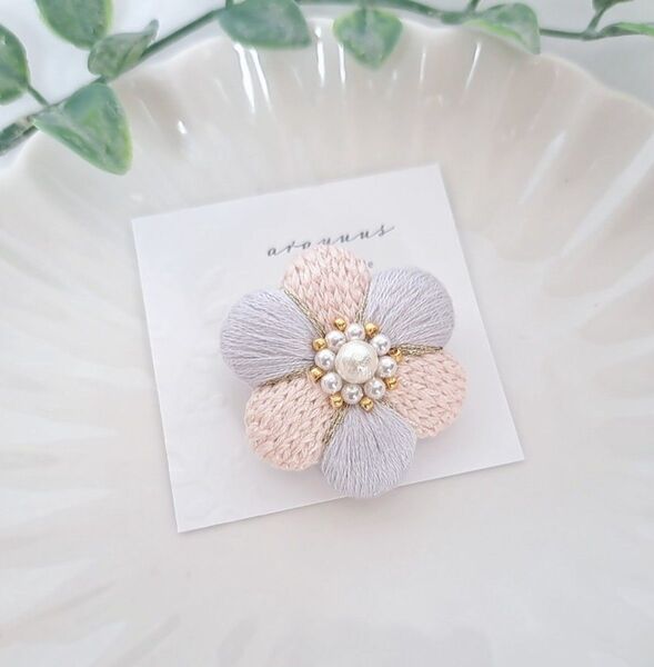 ピンク×パープル 刺繍ビーズブローチ 華やかなお花アクセサリー