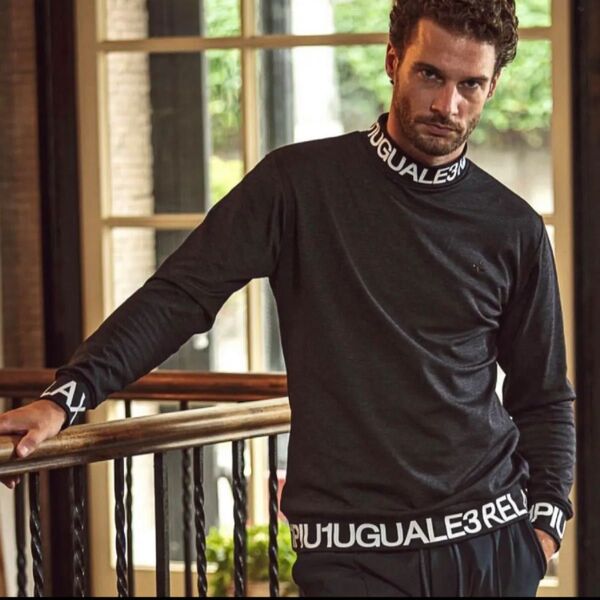 【1PIU1UGUALE3 RELAX】ハイネックロゴ長袖Tシャツ/BLACK